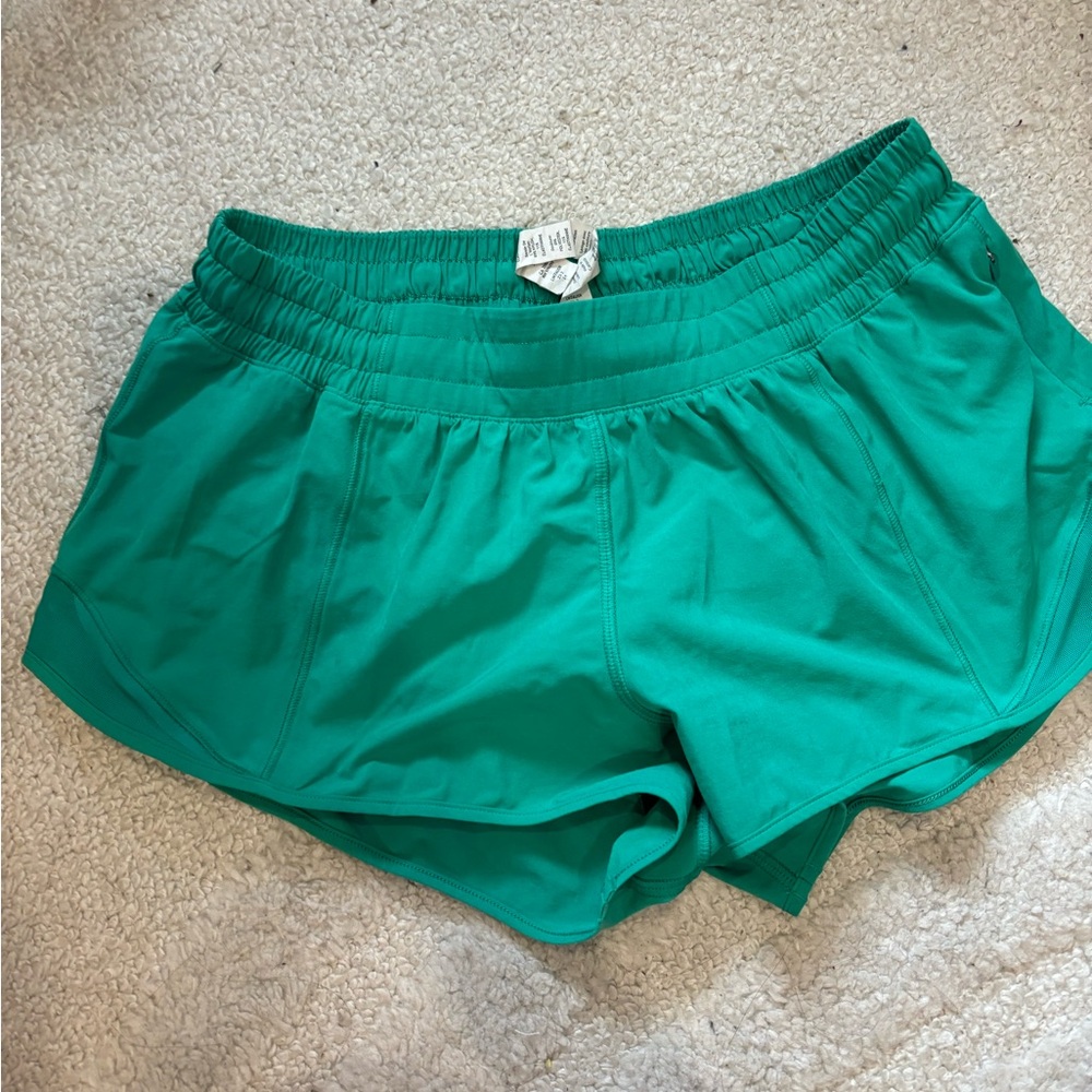 kelly green lululemon 2.5in lowrise shorts